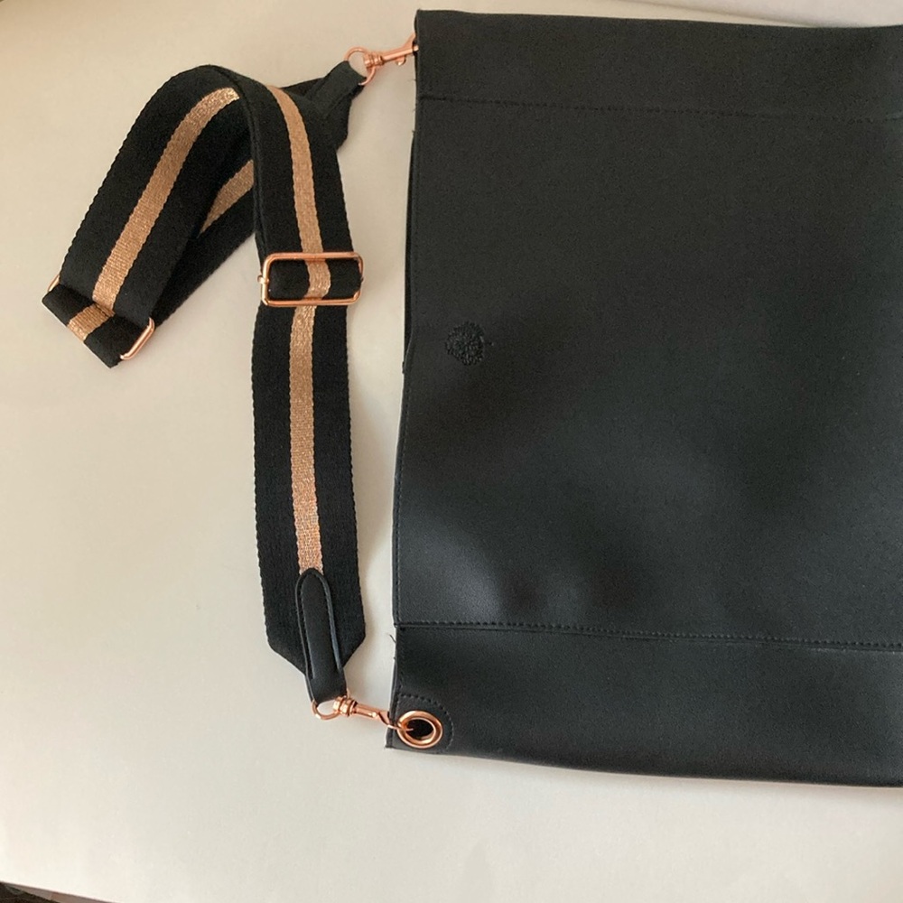 Crabtree Black Hobo Bag with Slouchy Design and Long Strap - Picture 3 of 9